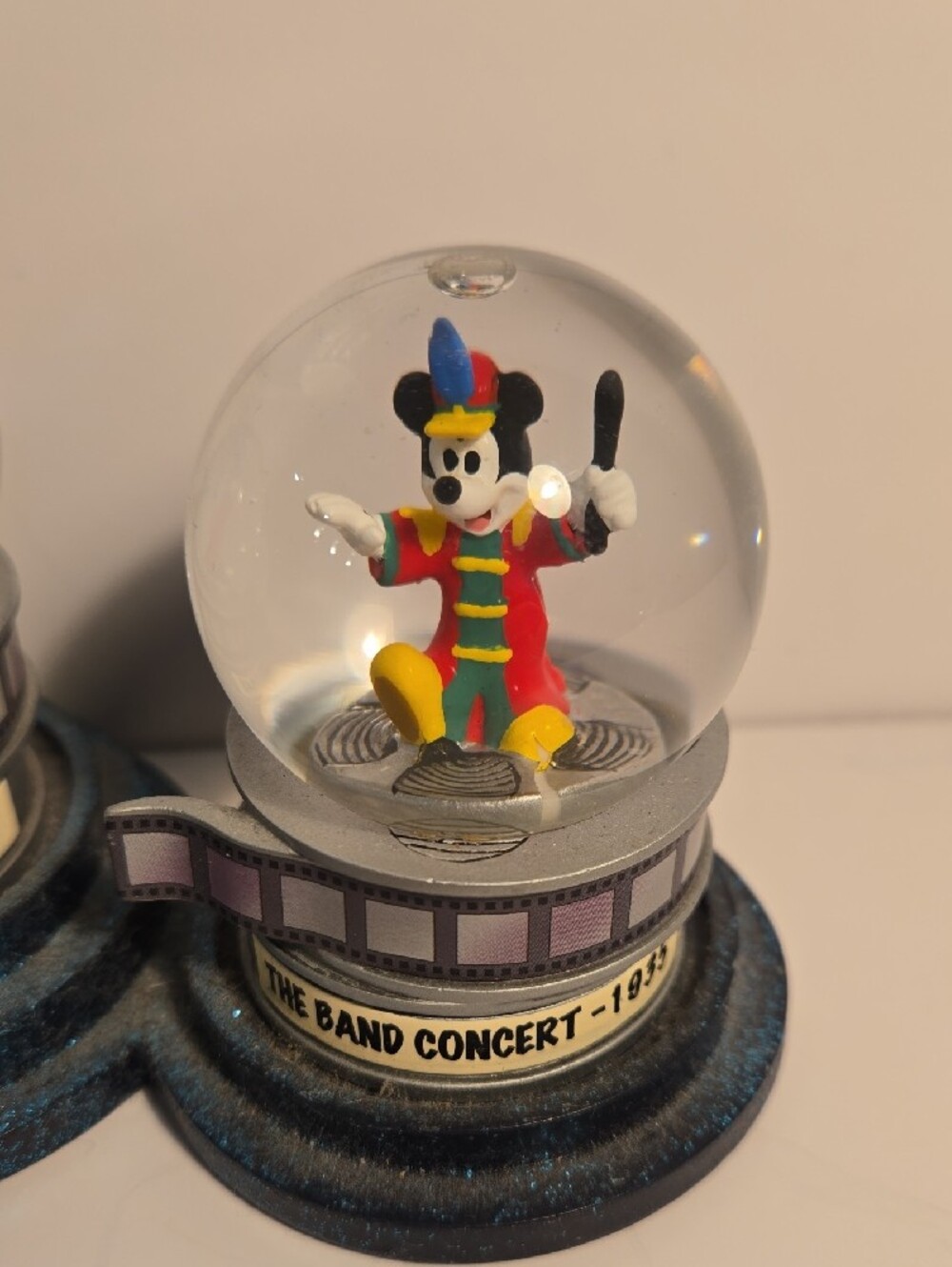 Mickey Mouse Through the Years ceramic gift set MIB Disneyland Resort 3 globes - Picture 4 of 7